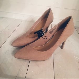 {nude pumps} sz 9